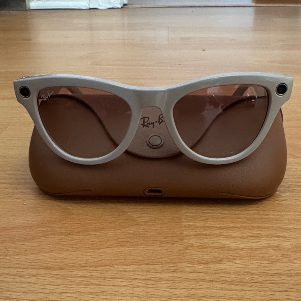 Meta Ray-Ban Skyler Sunglasses with Light Gray Frame and Cinnamon Pink lenses
